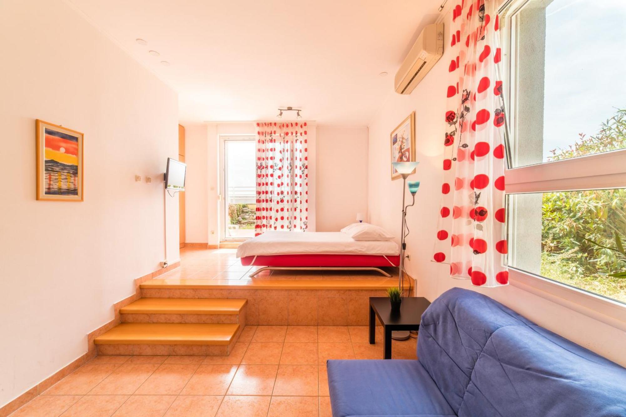 M Studio Apartment *